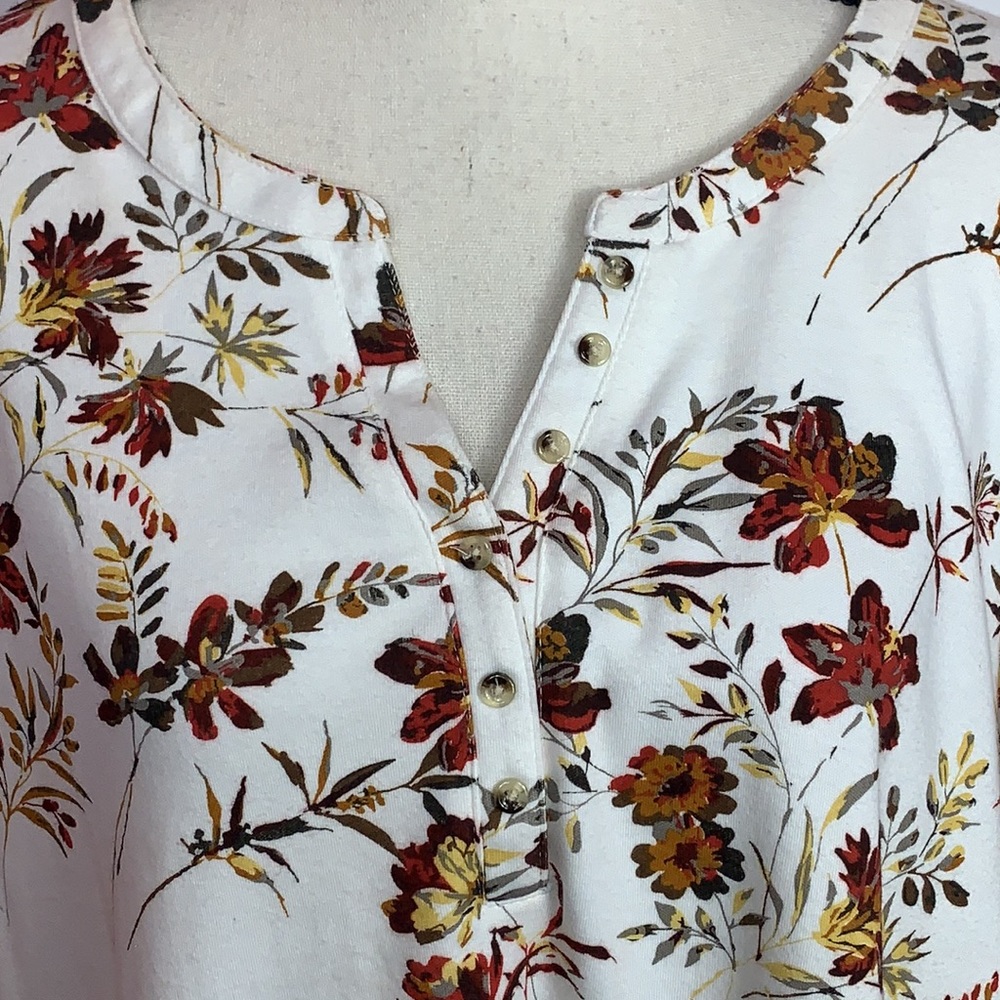 Blair white top with floral print,3/4 length sleeve v-neck button accents - Picture 2 of 5